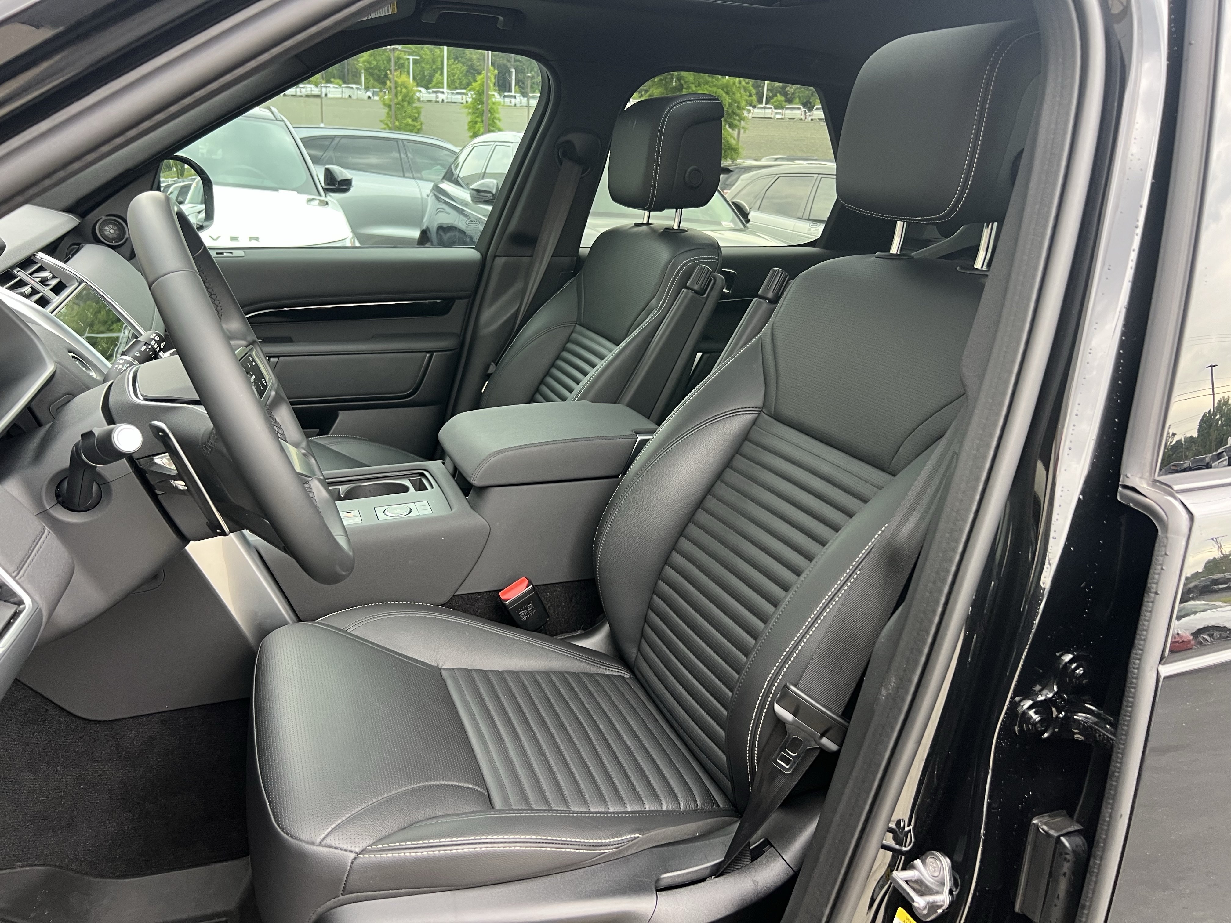 Certified 2025 Land Rover Discovery S AWD/4WD image 16