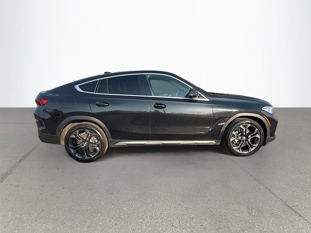Used 2022 BMW X6 xDrive40i w/ Executive Package AWD/4WD image 3