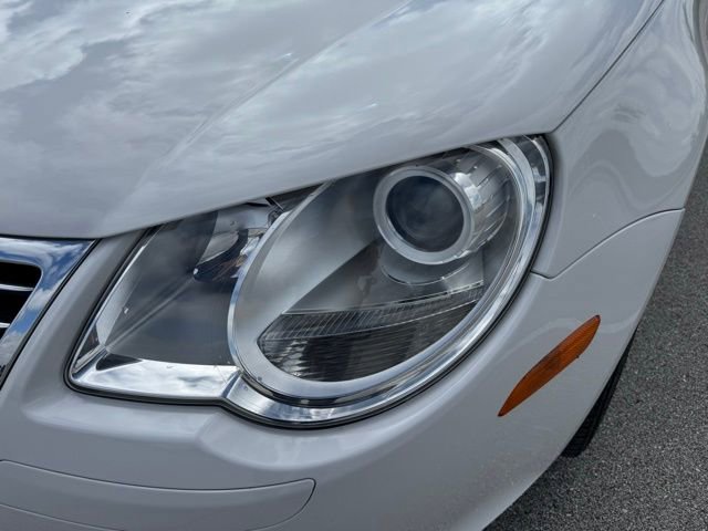 Used 2010 Volkswagen Eos Lux FWD image 4