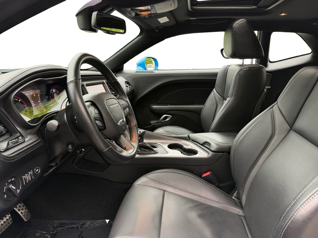 Used 2023 Dodge Challenger SXT w/ Plus Package RWD image 9