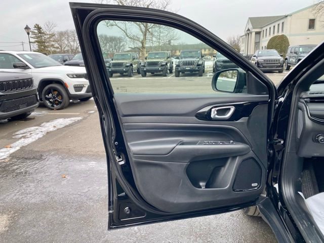 New 2026 Jeep Compass Latitude w/ Sun and Sound Group image 20