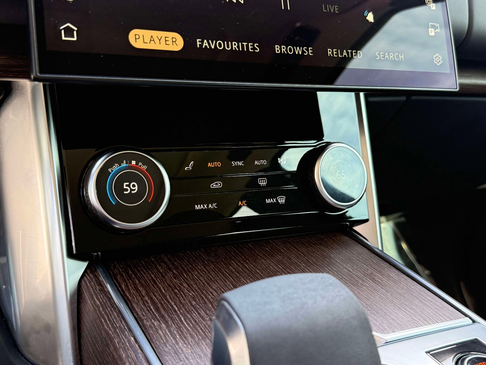 Used 2022 Land Rover Range Rover Long Wheelbase SE image 51