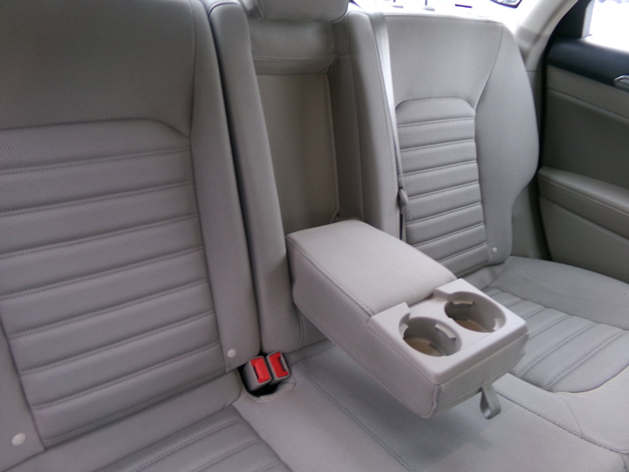 Used 2018 Ford Fusion SE image 31