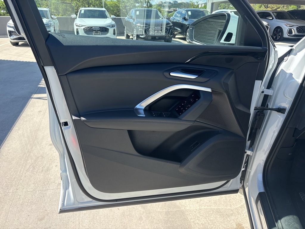 Certified 2025 Audi Q5 Premium w/ Convenience Package AWD/4WD image 9