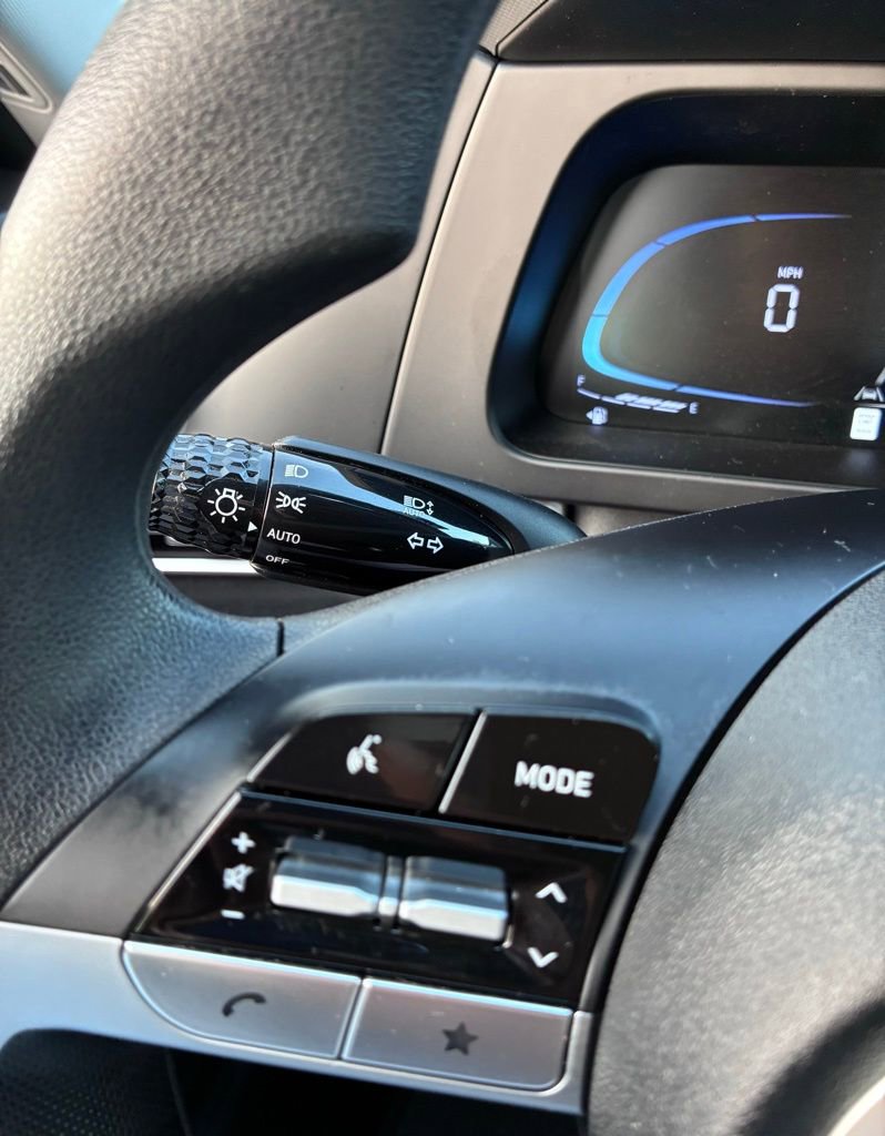 Used 2024 Hyundai Elantra SE FWD image 26