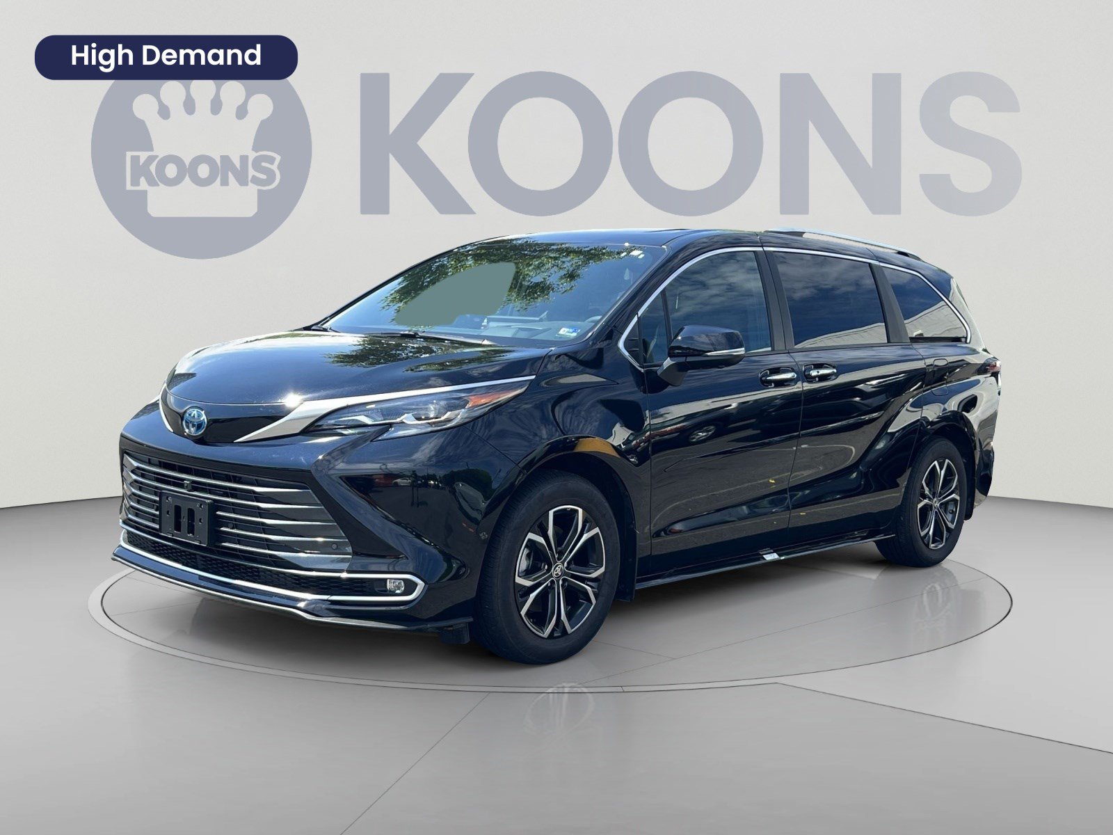 Used 2025 Toyota Sienna Platinum