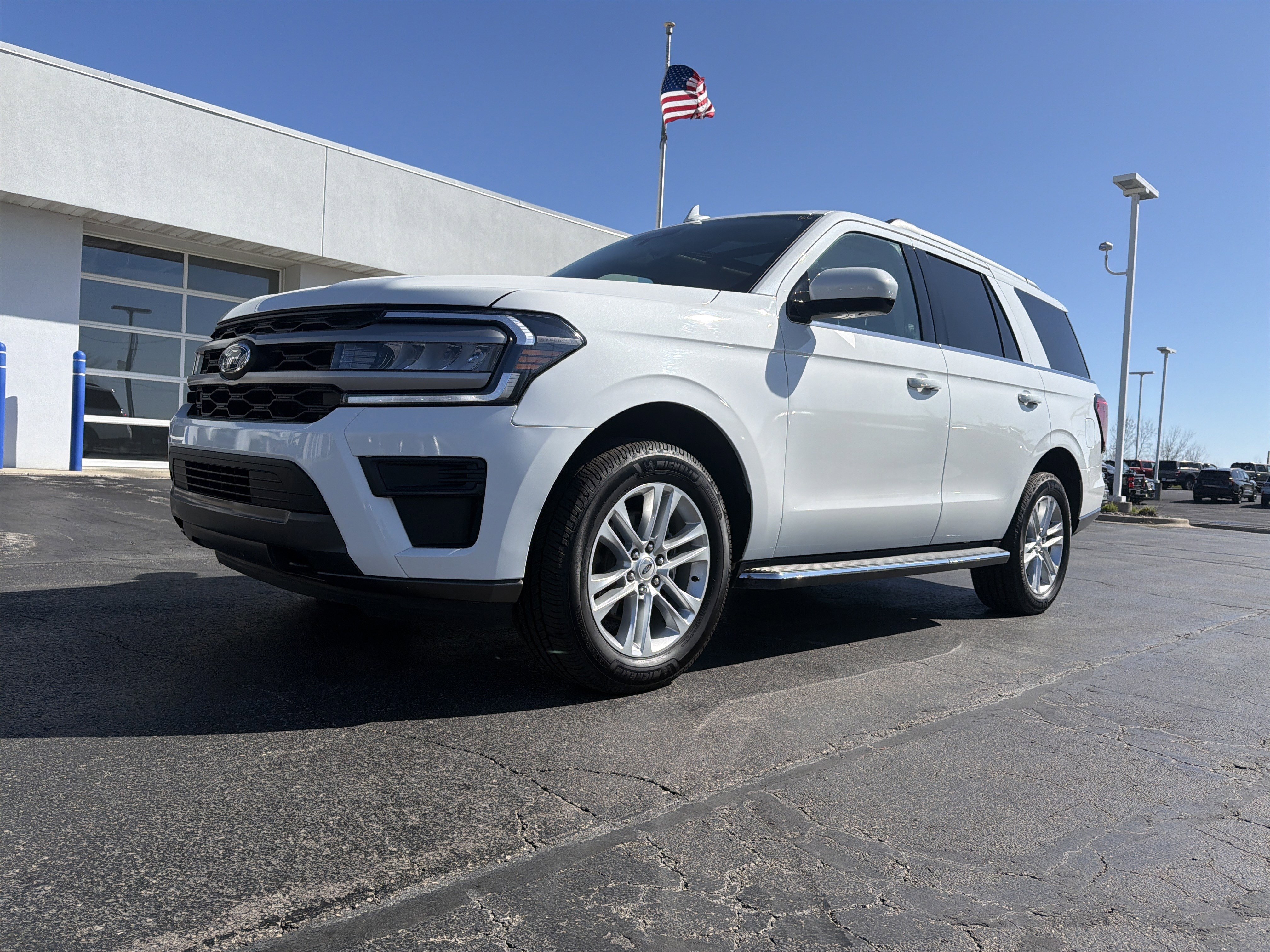 Used 2023 Ford Expedition XLT AWD/4WD image 2