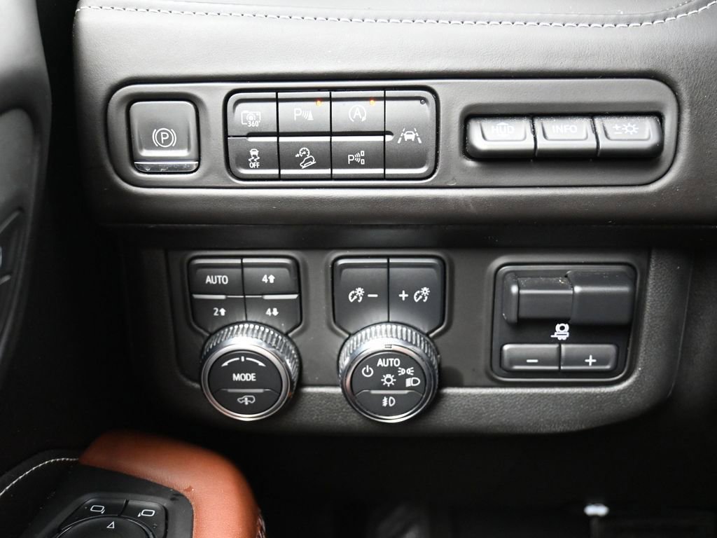 Used 2023 GMC Yukon XL Denali Ultimate image 12