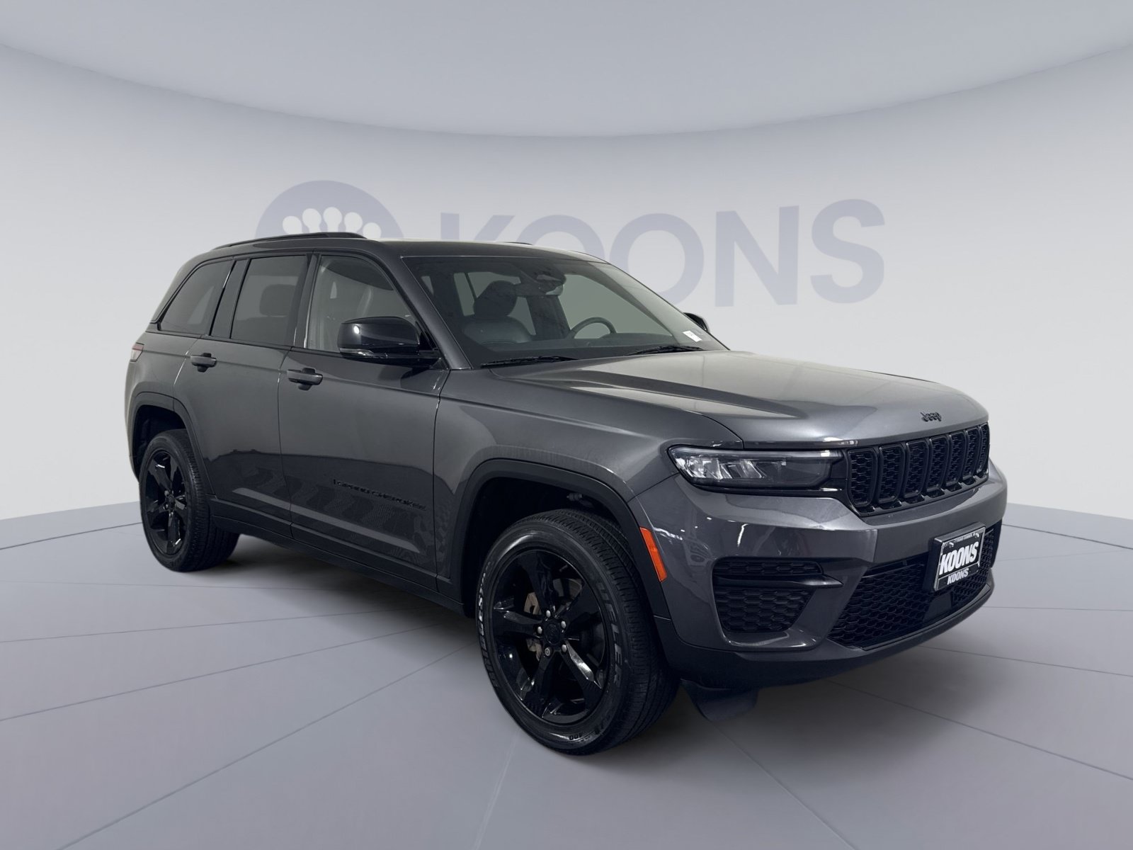 Used 2023 Jeep Grand Cherokee Altitude AWD/4WD image 10