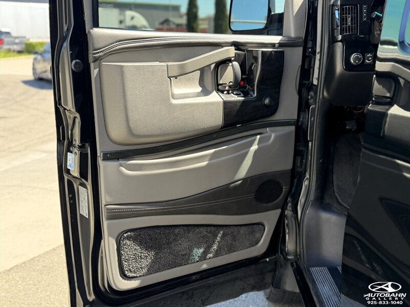 Used 2017 GMC Savana 2500 RWD image 19