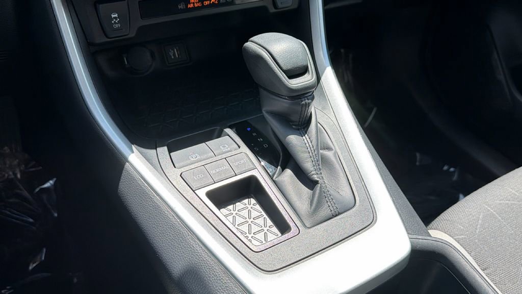 Certified 2025 Toyota RAV4 XLE image 31