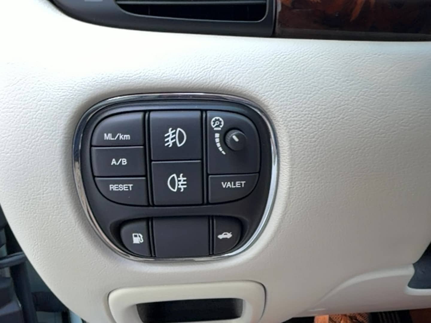 Used 2007 Jaguar XJ8 L RWD image 12