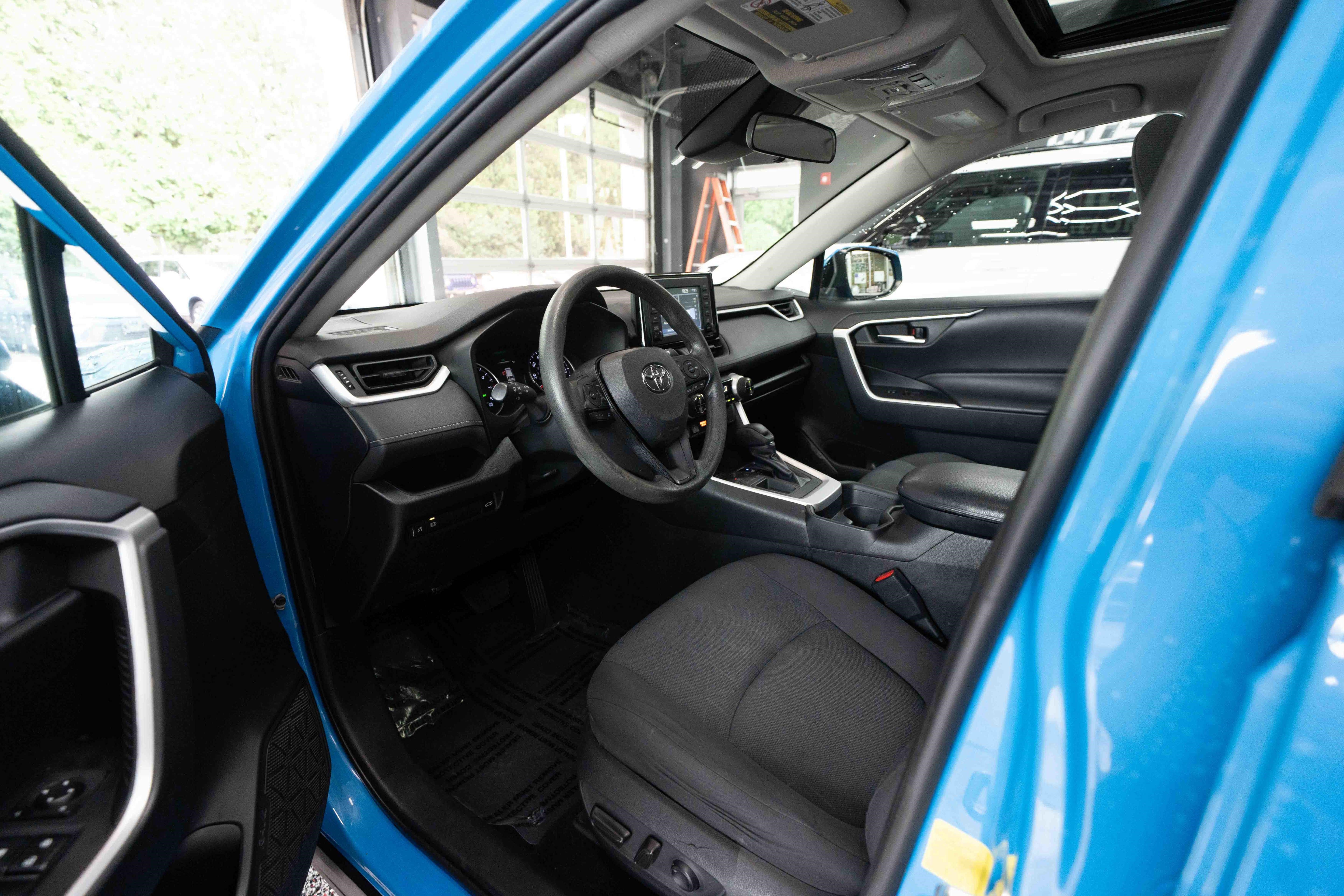Used 2019 Toyota RAV4 XLE FWD image 8