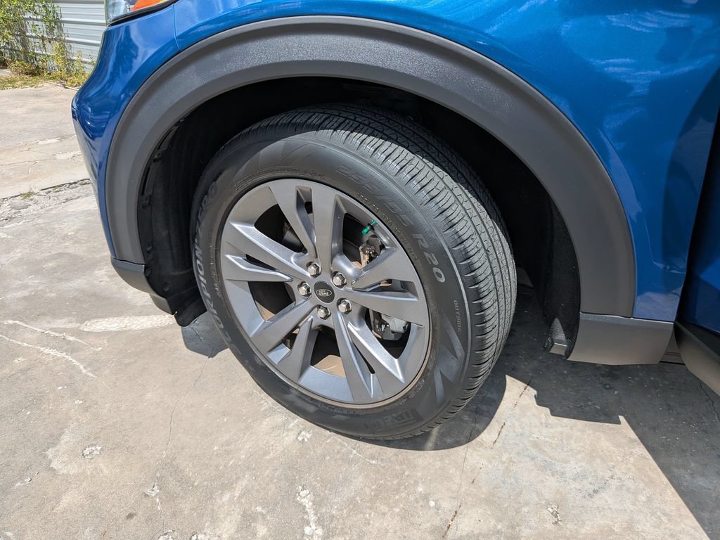 Used 2023 Ford Explorer XLT w/ Equipment Group 202A RWD image 37