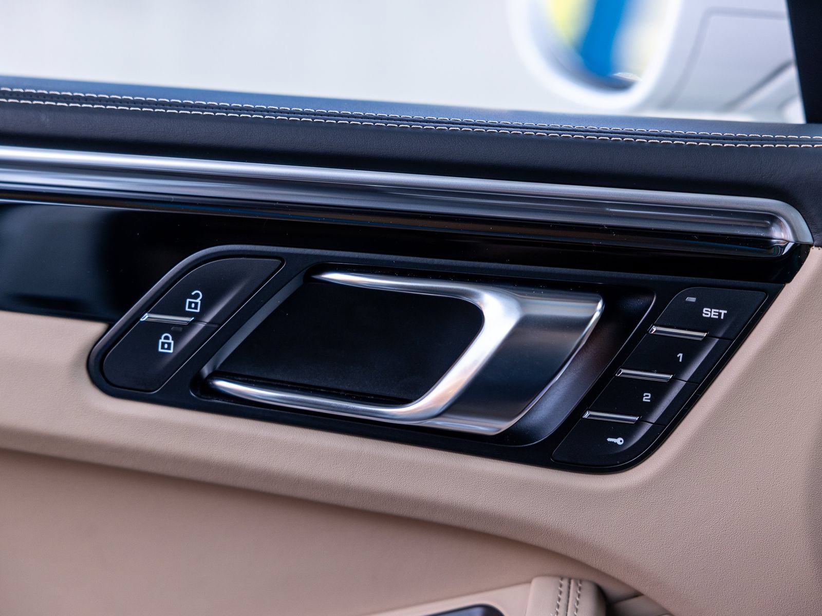 Certified 2024 Porsche Macan AWD/4WD image 42