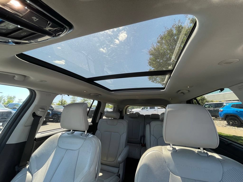 Used 2021 Jeep Grand Cherokee L Overland w/ Luxury Tech Group IV AWD/4WD image 32