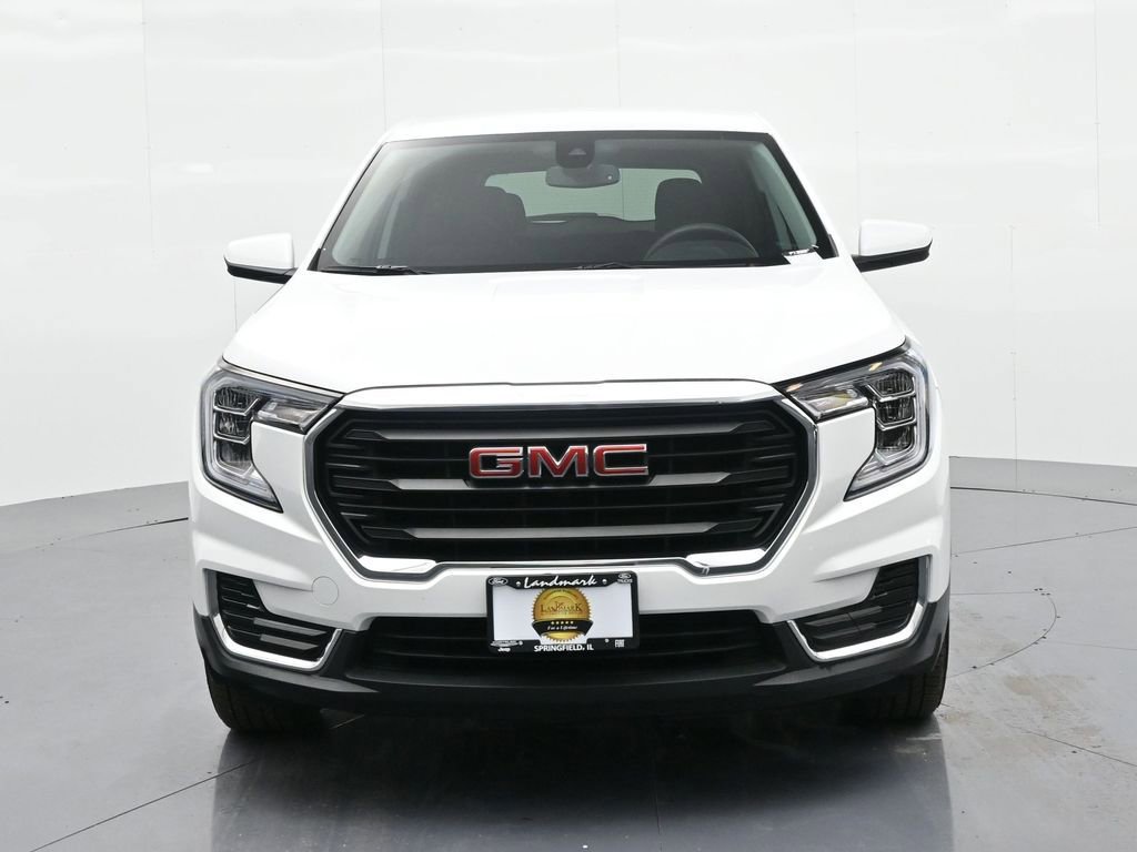 Used 2024 GMC Terrain SLE image 3
