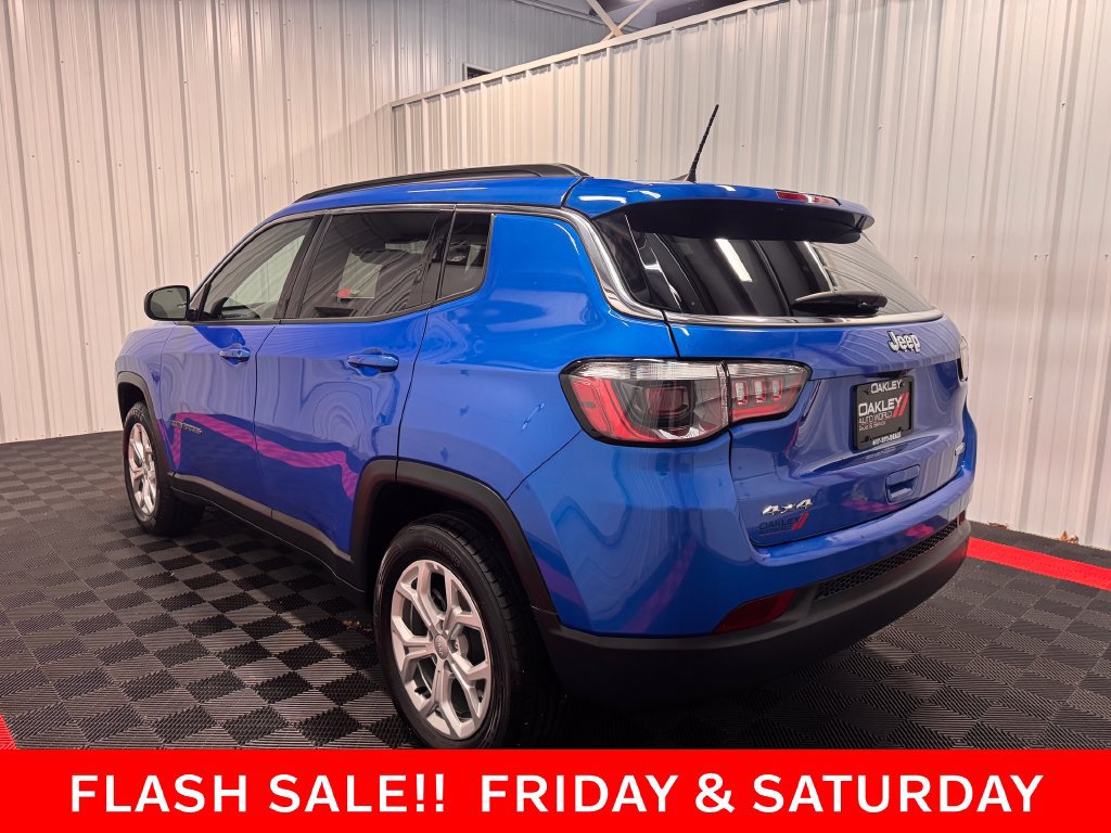 Used 2024 Jeep Compass Latitude AWD/4WD image 2