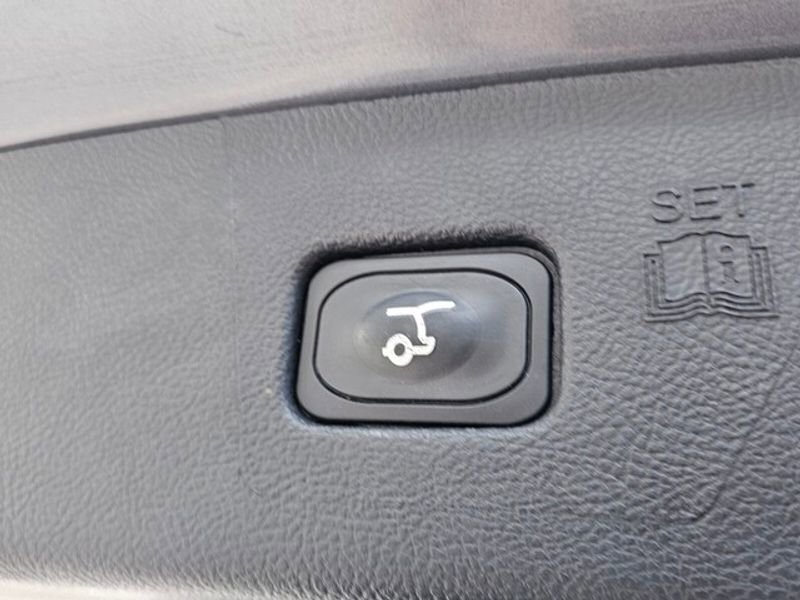 Used 2024 Ford Edge Titanium image 16