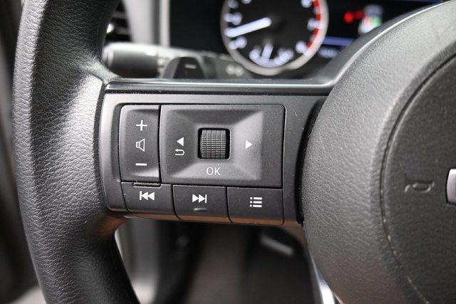 Used 2024 Nissan Rogue SV FWD image 28