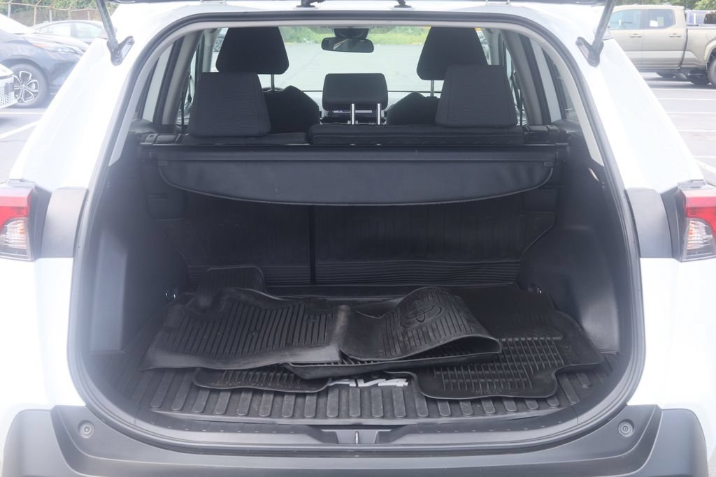 Used 2024 Toyota RAV4 LE AWD/4WD image 10