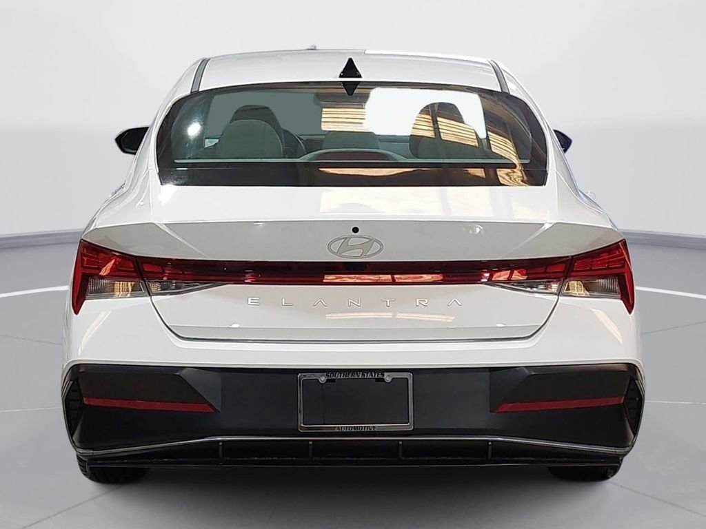 Certified 2025 Hyundai Elantra SEL image 6