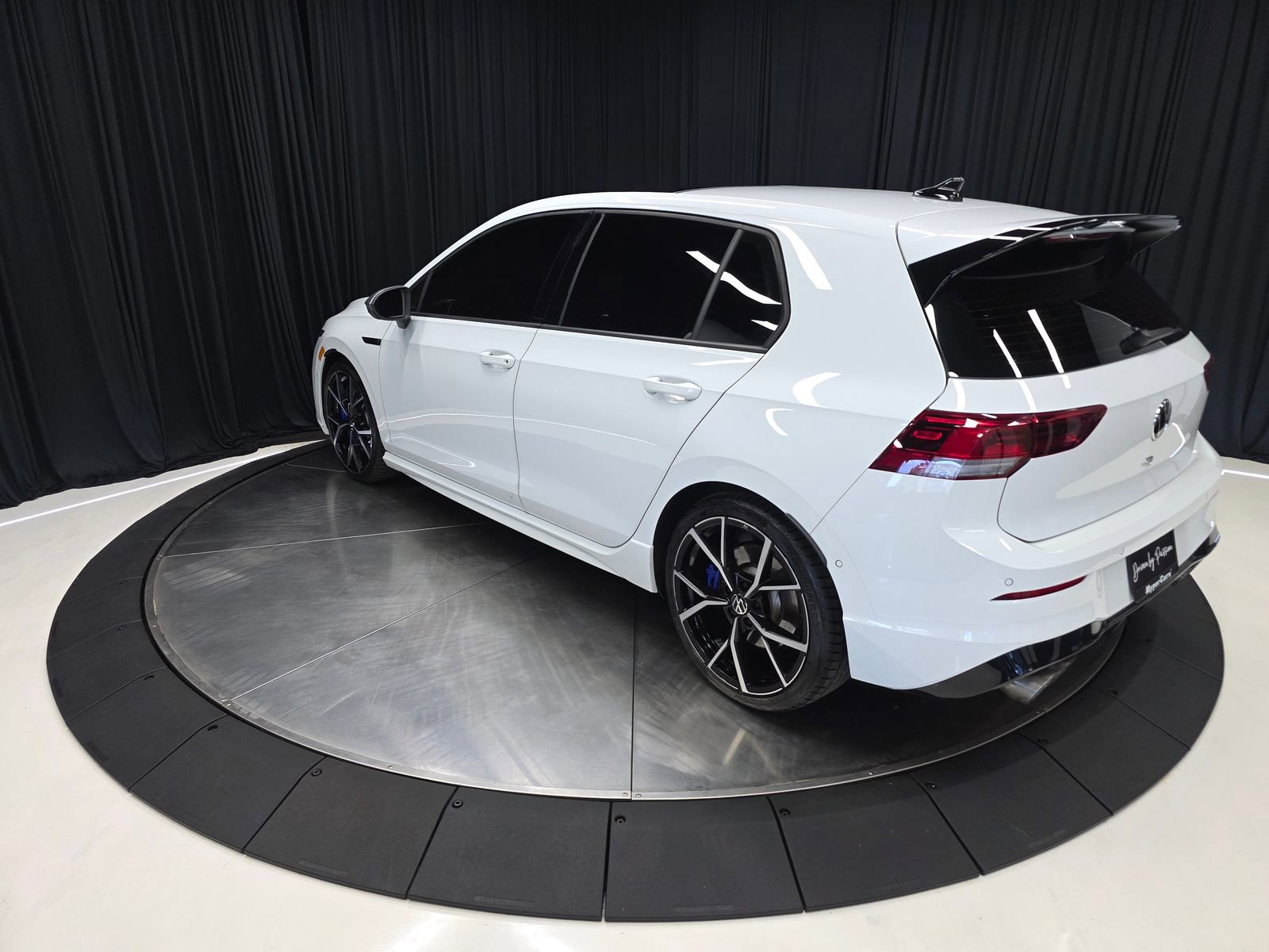 Used 2022 Volkswagen Golf R image 9