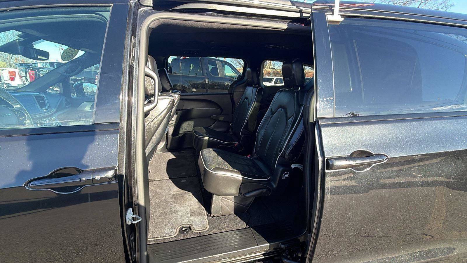 Used 2019 Chrysler Pacifica Limited w/ Advanced Safetytec Group image 32