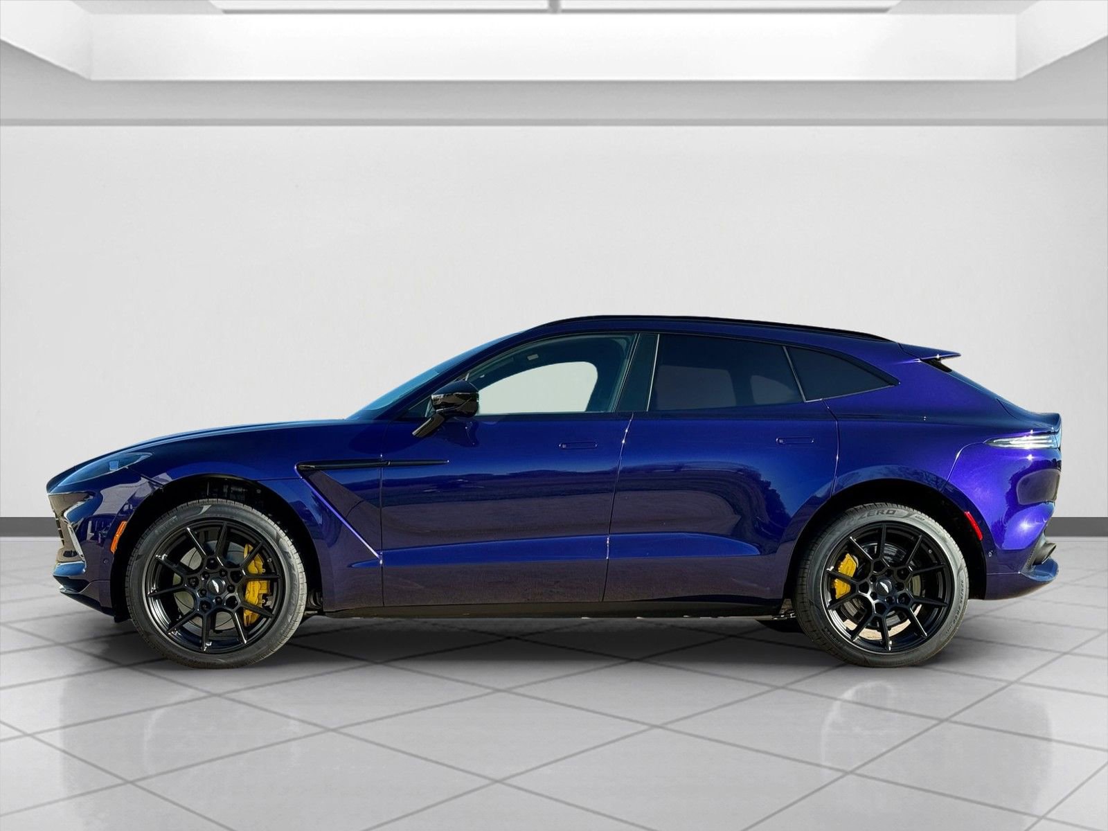 Used 2022 Aston Martin DBX Base image 8