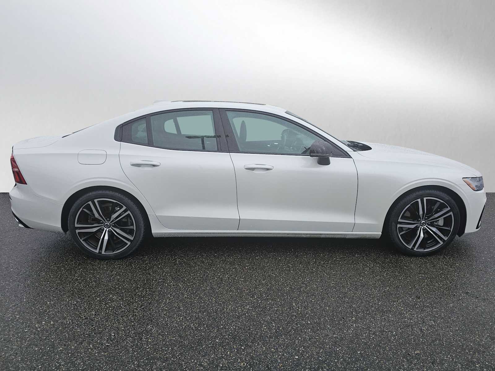 Certified 2022 Volvo S60 T8 R-Design Expression w/ Premium Package AWD/4WD image 3