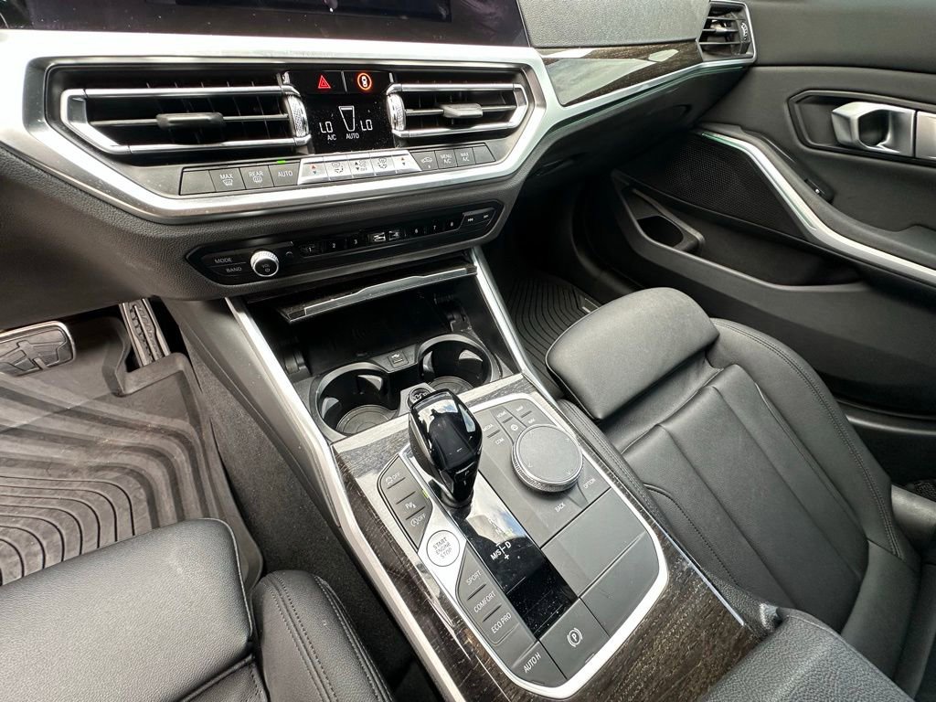 Used 2021 BMW 330i Sedan w/ M Sport Package RWD image 28