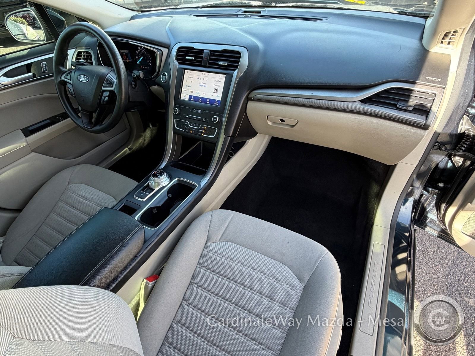 Used 2020 Ford Fusion SE image 11