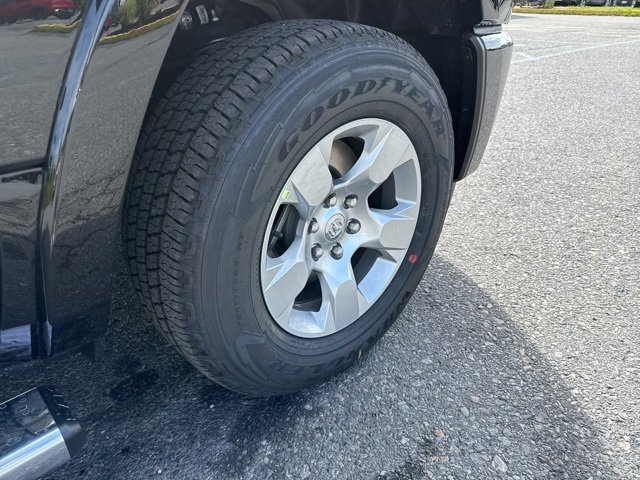 New 2026 RAM 1500 4x4 Crew Cab image 9