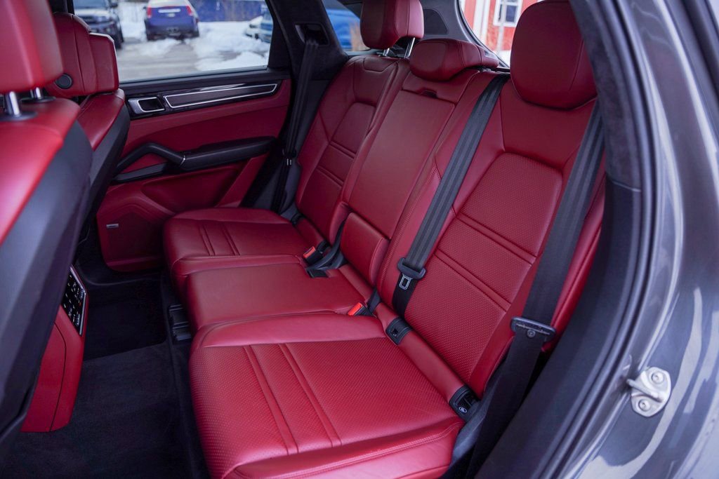 Used 2021 Porsche Cayenne GTS image 40