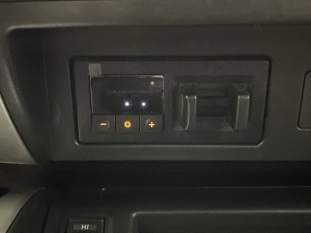 Used 2020 Nissan Titan SV w/ SV Convenience Package image 26