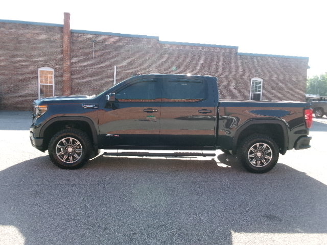 Used 2024 GMC Sierra 1500 AT4 w/ Technology Package AWD/4WD image 7