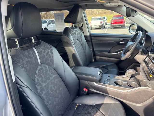Used 2024 Toyota Highlander XLE image 13