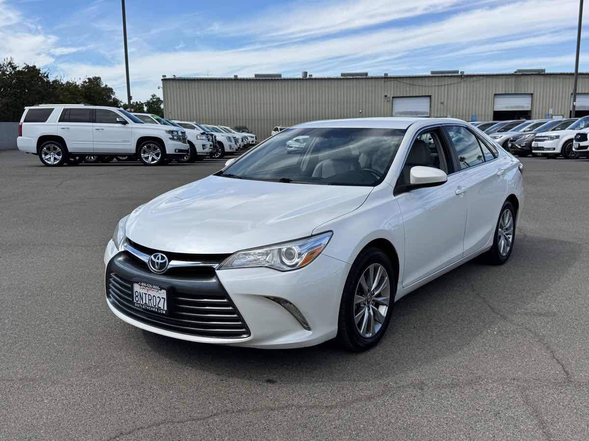 Used 2017 Toyota Camry XLE w/ Convenience Package FWD image 5