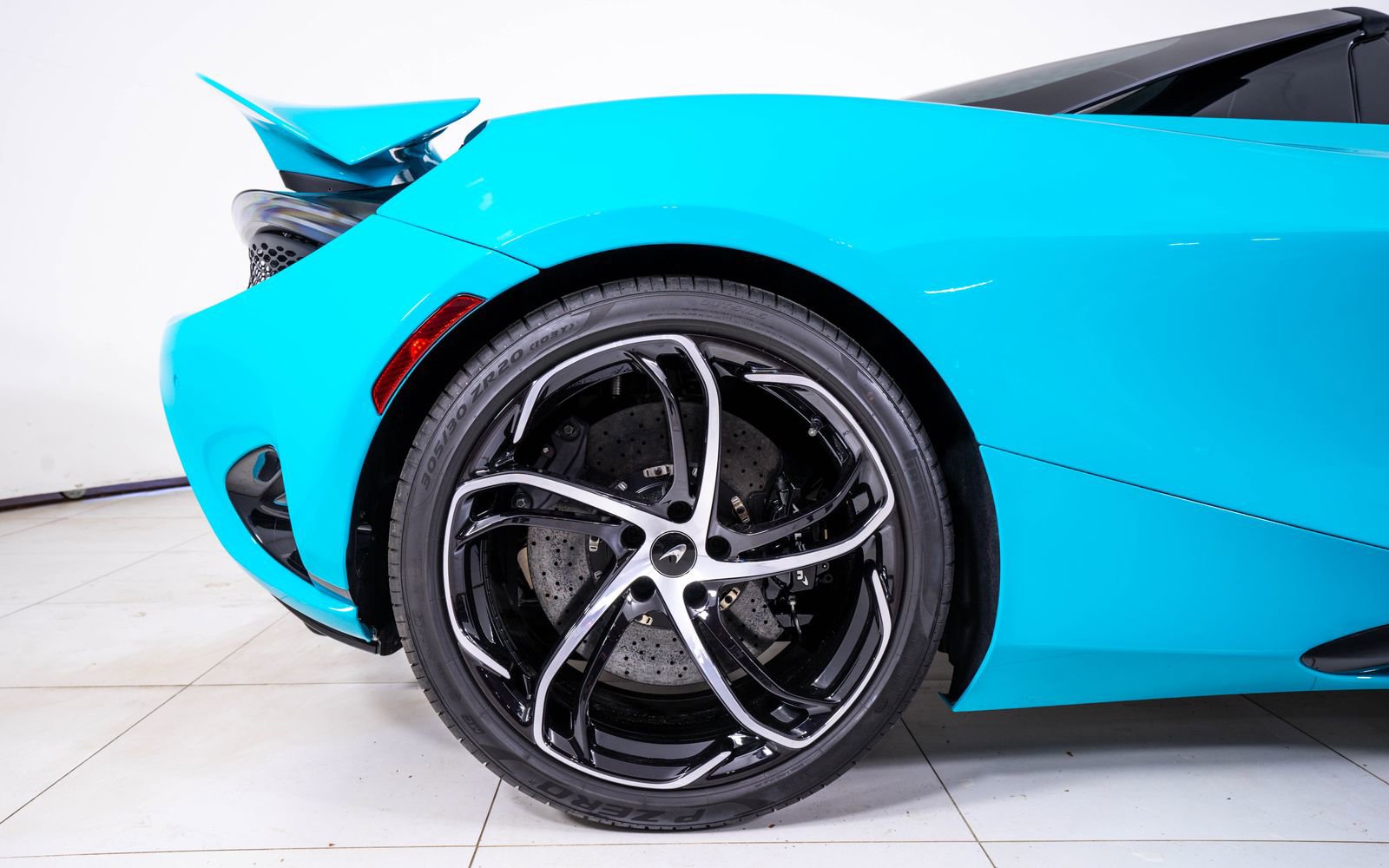 Used 2026 McLaren 750S Spider RWD image 18