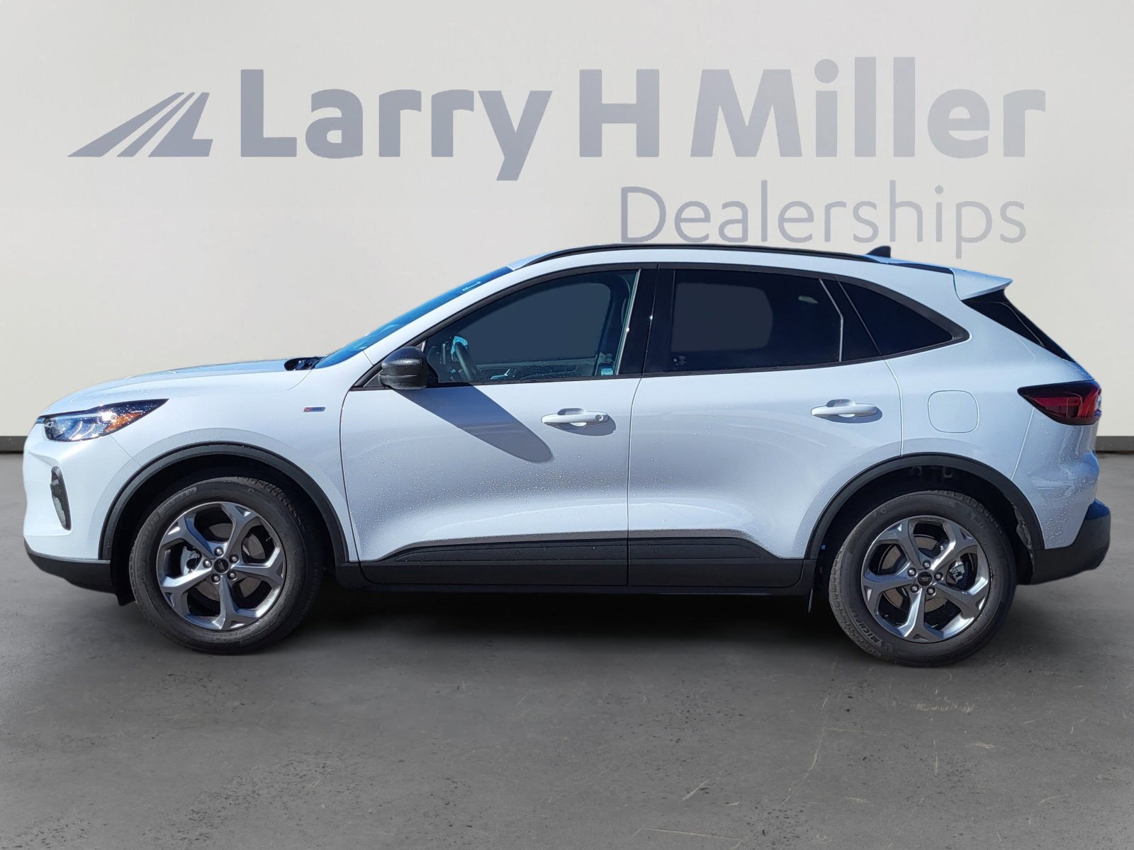 Used 2026 Ford Escape ST-Line w/ Cold Weather Package image 2