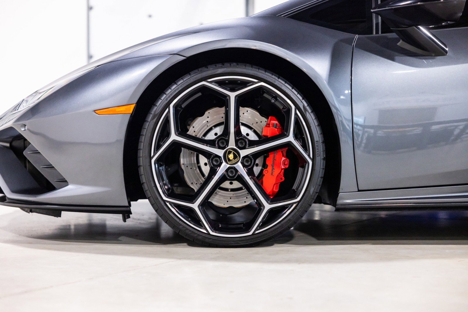 Used 2021 Lamborghini Huracan EVO RWD image 20