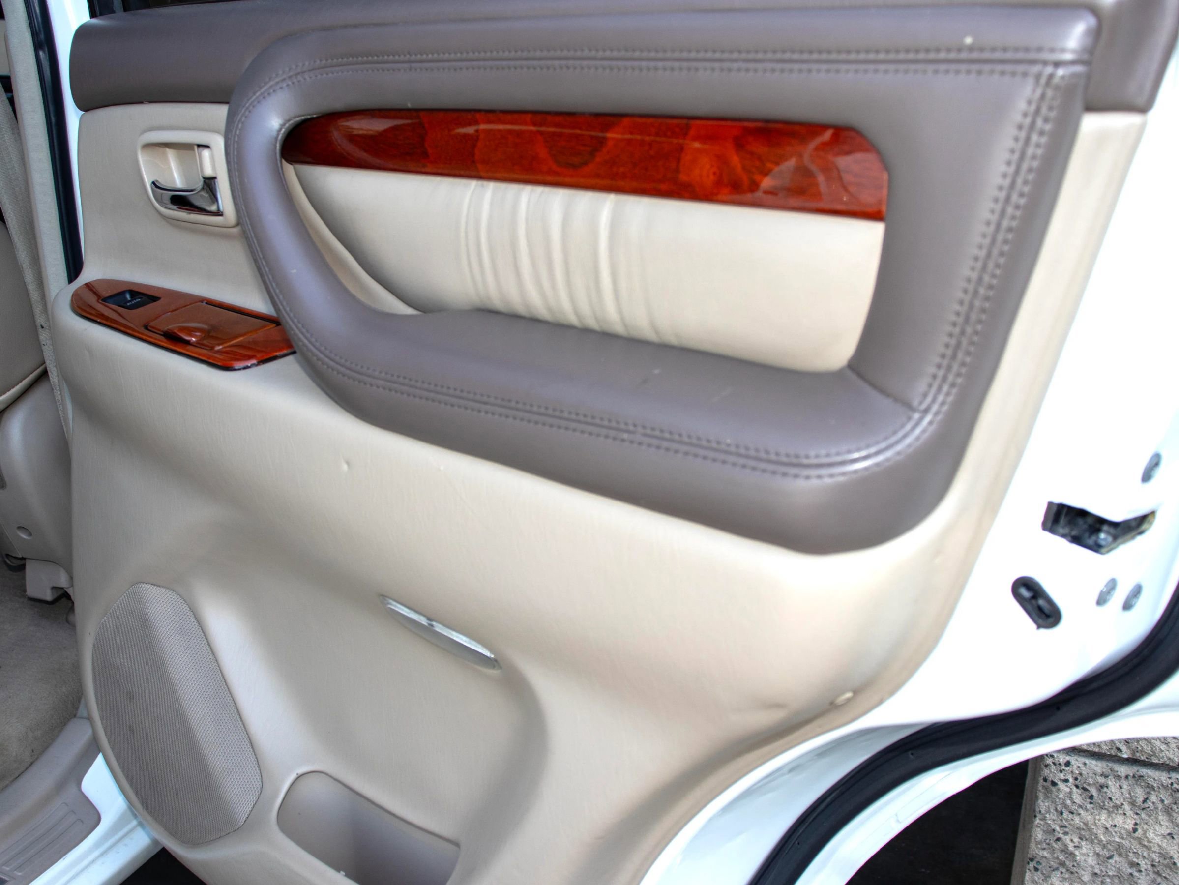 Used 2001 Lexus LX 470 4WD image 18