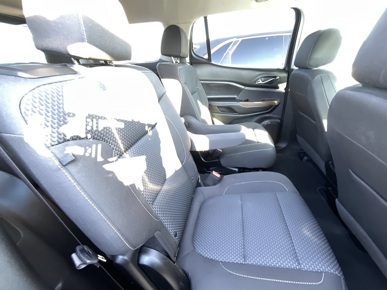 Used 2020 GMC Acadia SLE w/ Driver Convenience Package FWD image 25