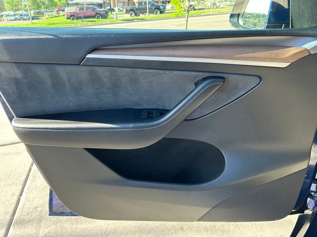 Used 2024 Tesla Model Y Long Range AWD/4WD image 9