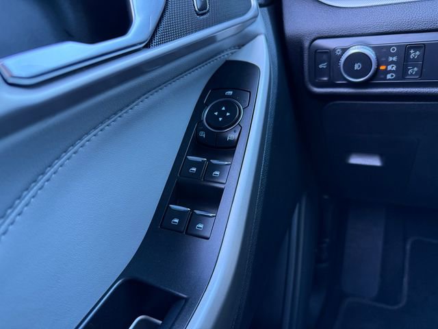 Used 2022 Ford Explorer XLT w/ Equipment Group 202A image 19