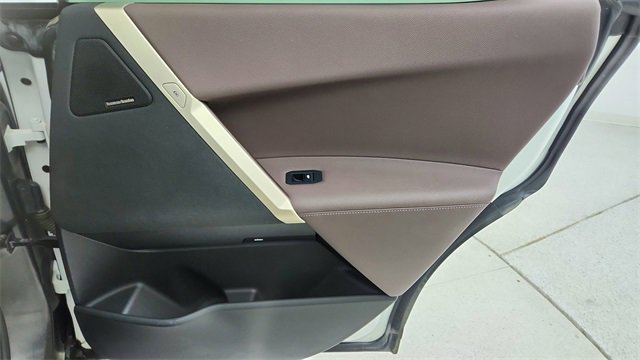 Used 2022 BMW iX xDrive50 w/ Premium Package image 27