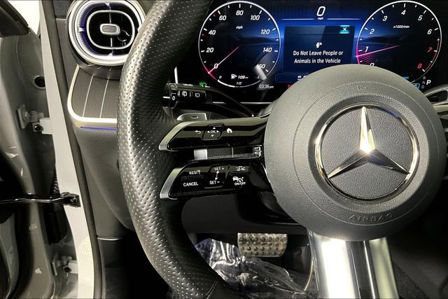 Used 2025 Mercedes-Benz GLC 300 4MATIC image 18