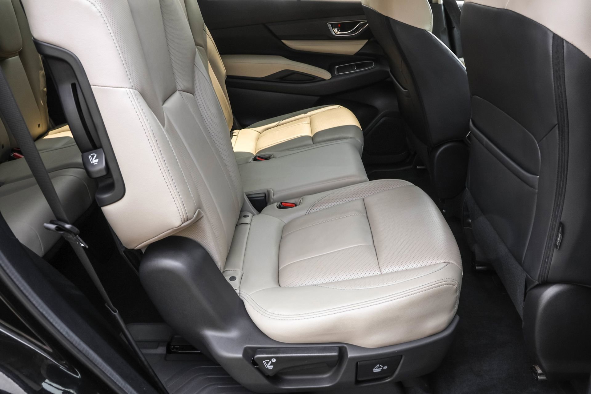 Used 2023 Subaru Ascent Limited image 38