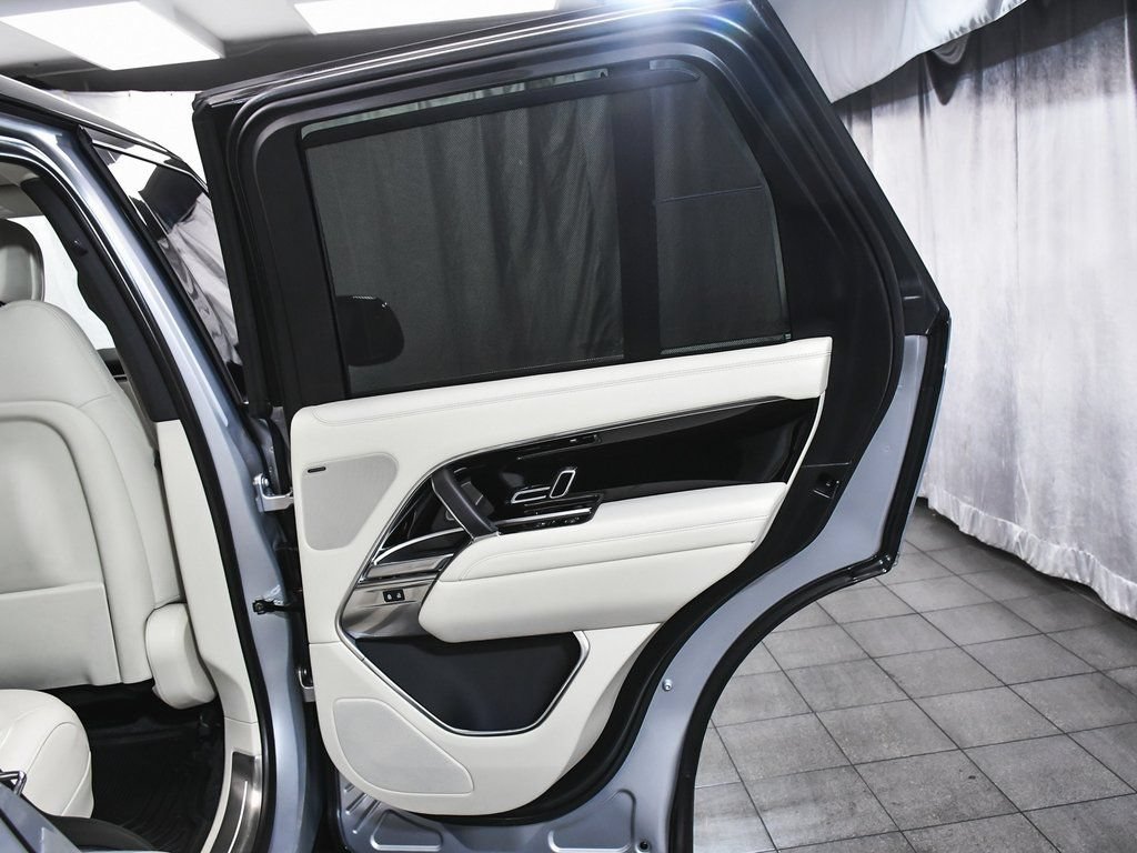 Used 2025 Land Rover Range Rover SE AWD/4WD image 18