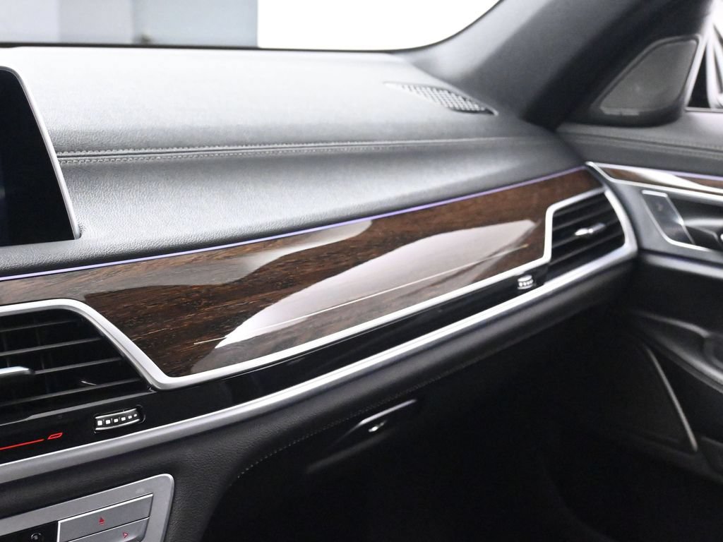 Used 2020 BMW 750i xDrive w/ M Sport Package AWD/4WD image 48